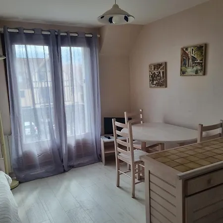 Apartamento , T2 , 50 M De La *