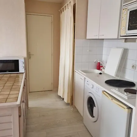 Apartamento , T2 , 50 M De La *